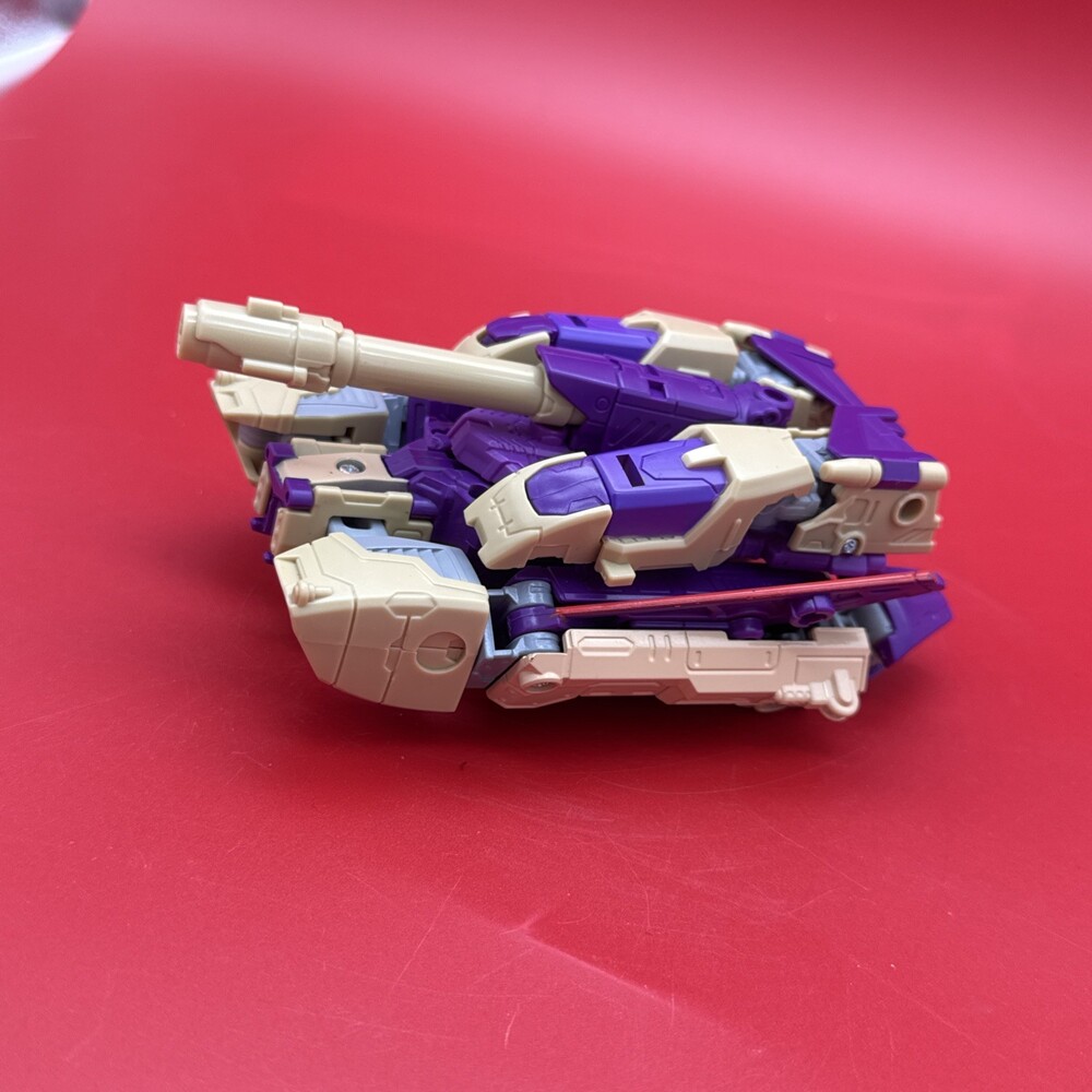 Transformers Legacy Leader Class Blitzwing - Picture 2 of 7